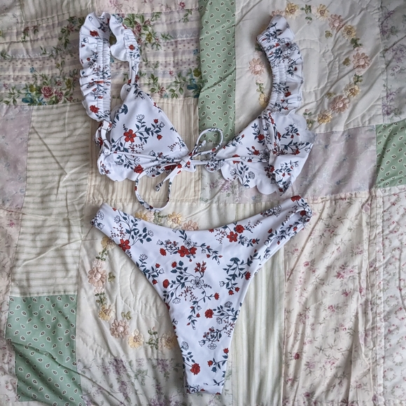 Zaful floral ruffle bikini - Picture 2 of 5